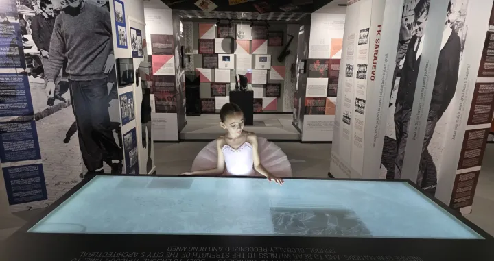 Performans balerine Džane Pavlović u centru Planet Sarajevo//