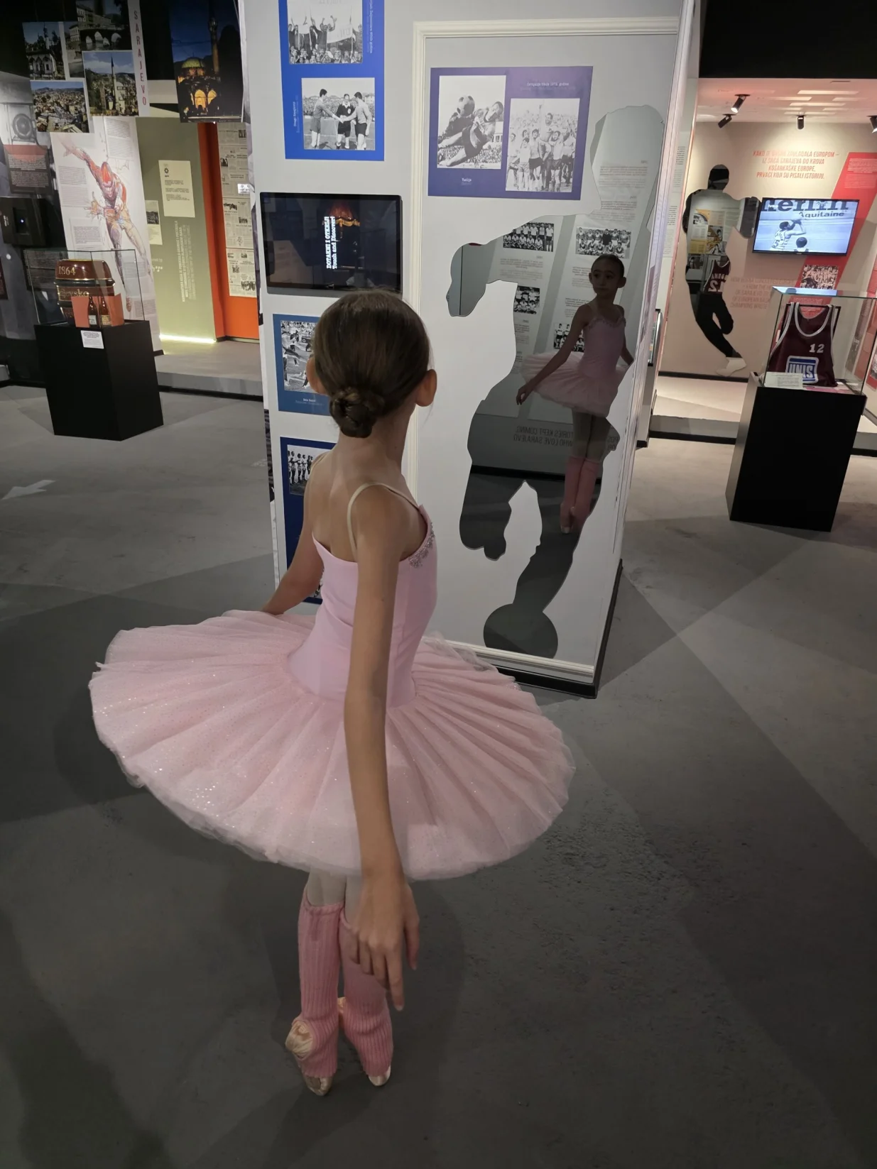 Performans balerine Džane Pavlović u centru Planet Sarajevo//