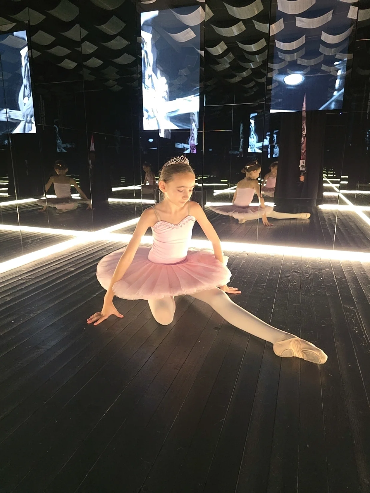 Performans balerine Džane Pavlović u centru Planet Sarajevo//