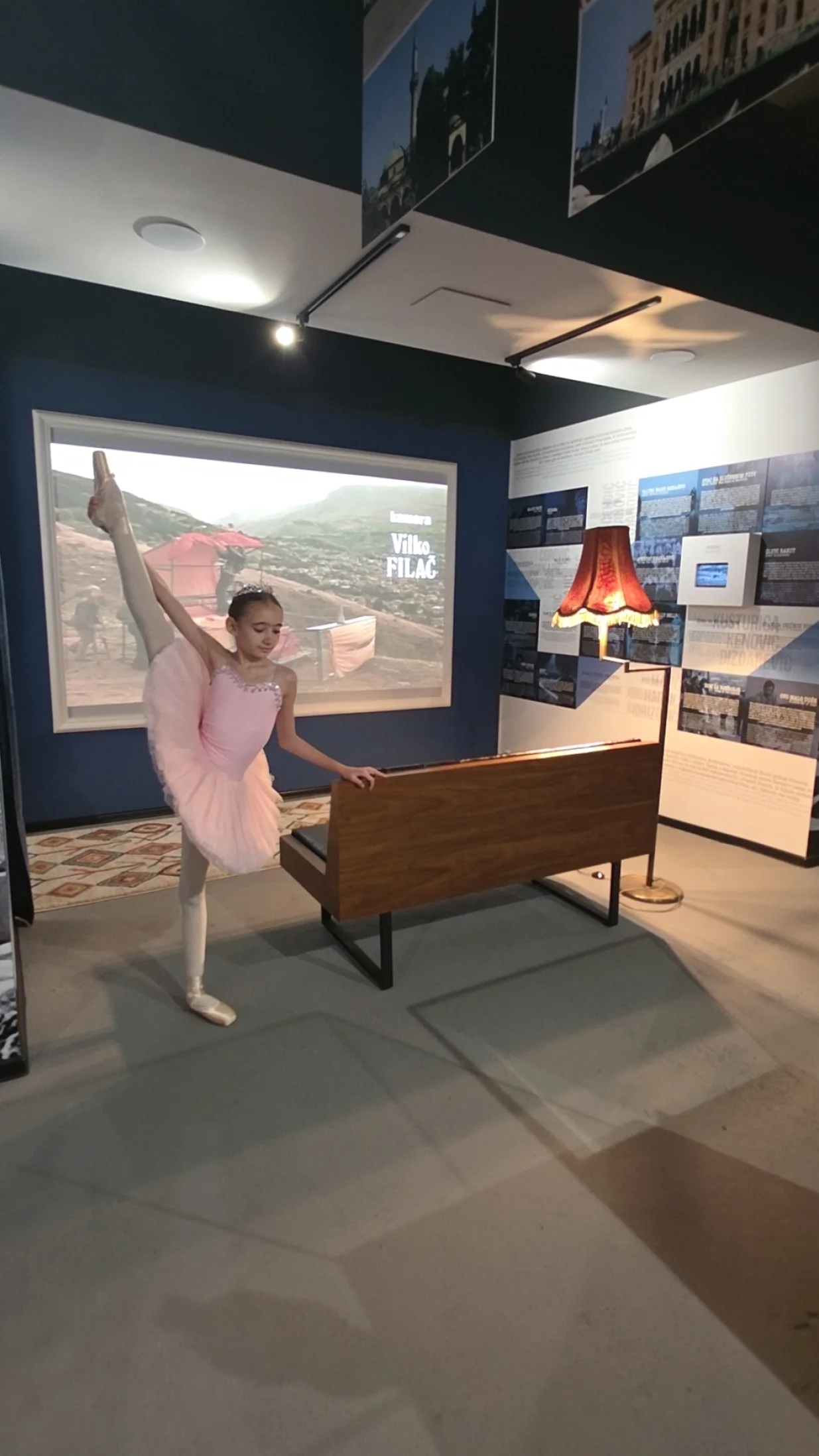 Performans balerine Džane Pavlović u centru Planet Sarajevo//