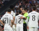 Soccer Football - UEFA Champions League - Real Madrid v Olympique de Marseille - Santiago Bernabeu, Madrid, Spain - September 16, 2025 Real Madrid's Dani Carvajal is shown a red card by referee Irfan Peljto following a VAR review REUTERS/Juan Medina/Foto: Juan Medina