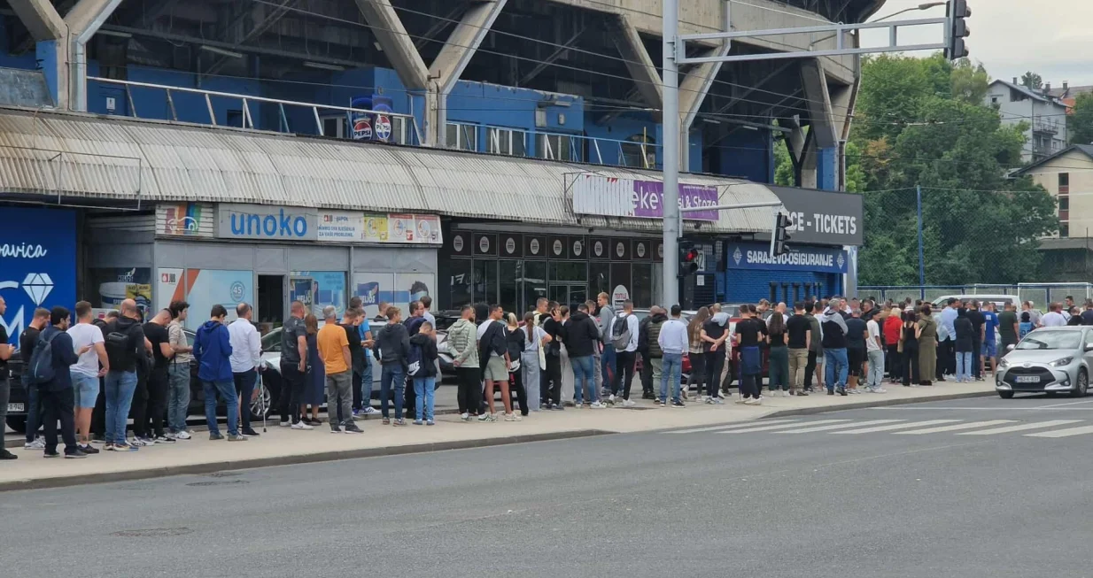 FK Željezničar red za karte/Foto: 