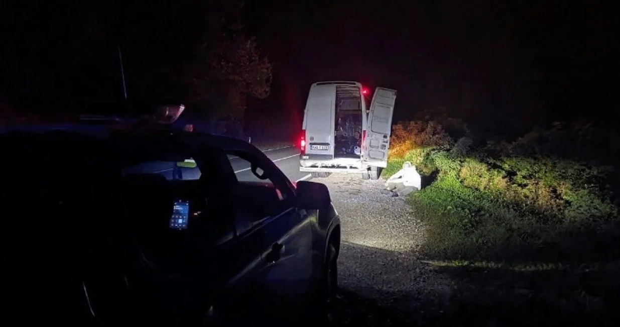 U kombiju krijumčario migrante/GP BiH//