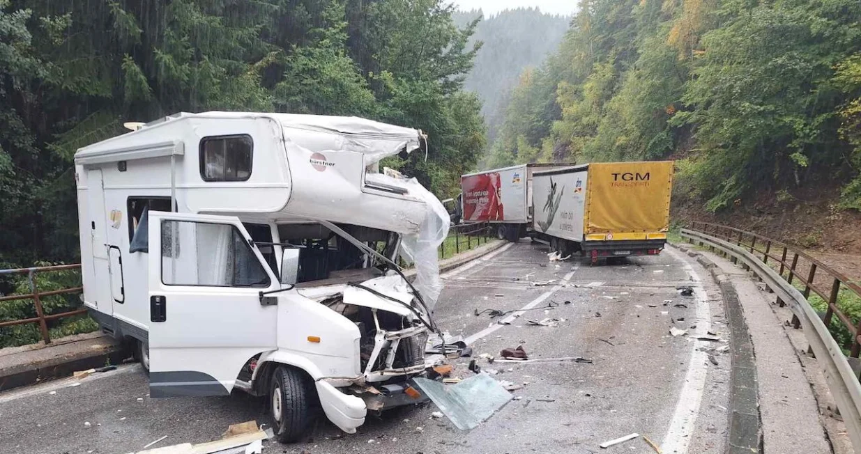 Na vozilima je pričinjena veća materijalna šteta/Facebook/Teretnjaci