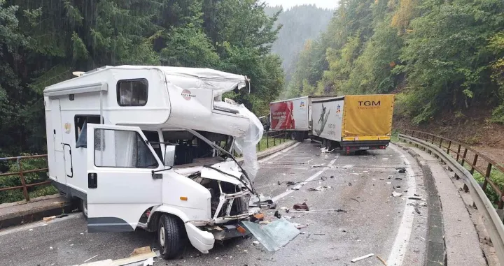 Na vozilima je pričinjena veća materijalna šteta/Facebook/Teretnjaci