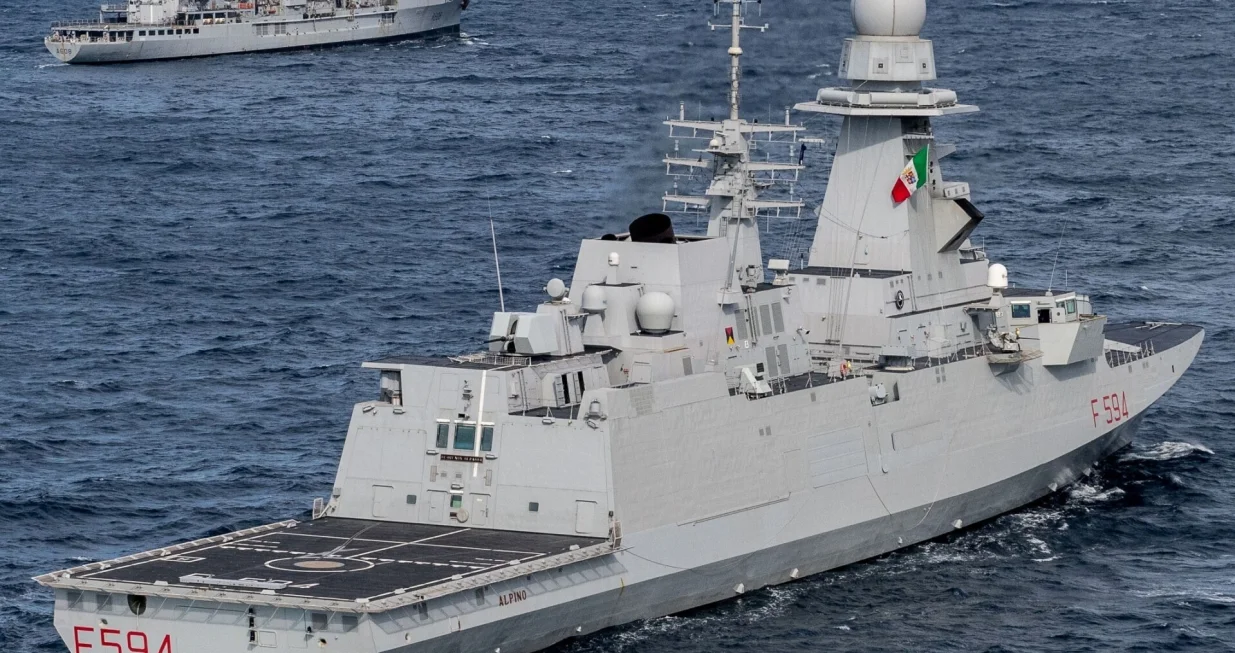 Italijanski ratni brod Alpino/C. Valverde