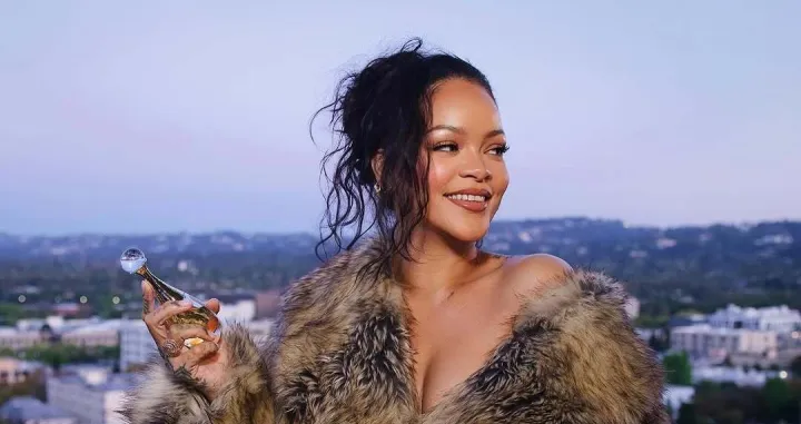 Robyn Rihanna Fenty//