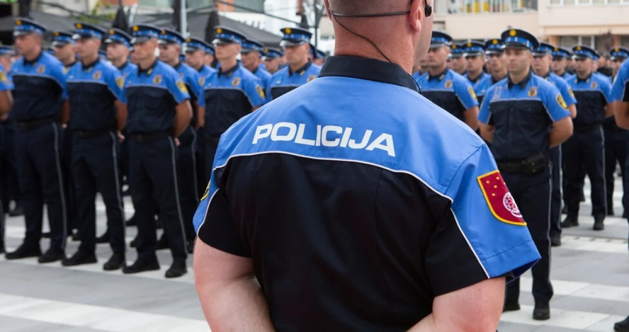 Nove uniforme na policajcima u Sarajevu prilikom polaganja zakletve završenih kadeta/Mup Kantona Sarajevo 