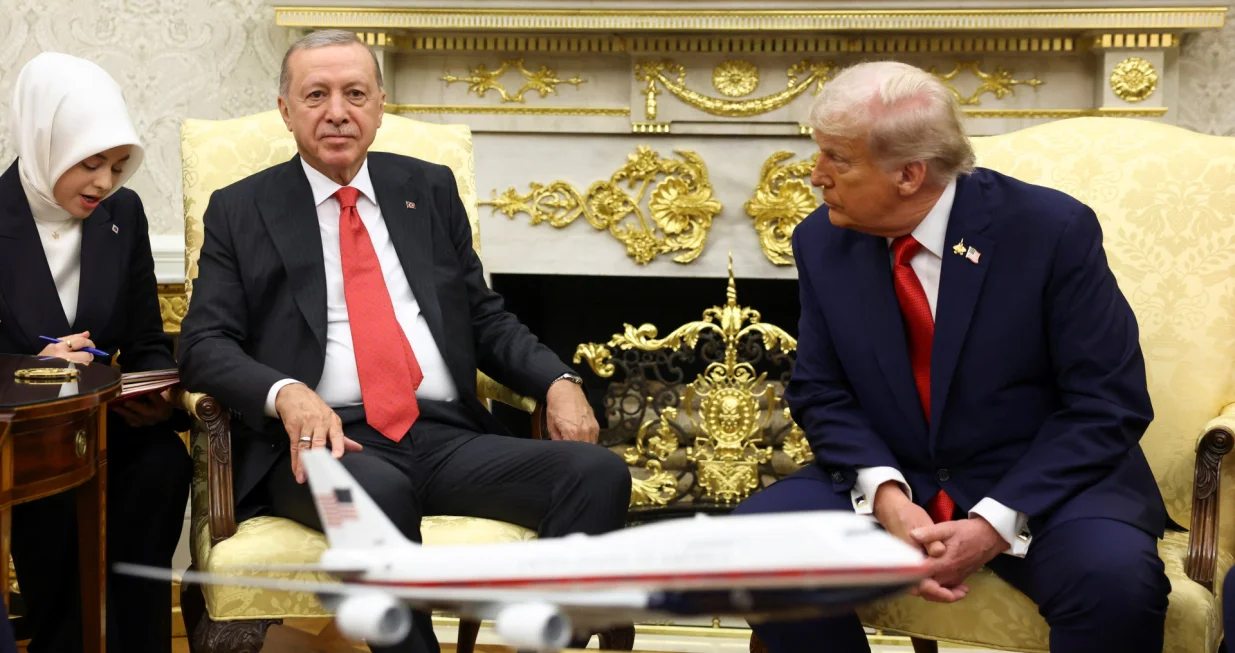U.S. President Donald Trump listens as Turkey's President Recep Tayyip Erdogan's interpreter speaks during a meeting in the Oval Office at the White House in Washington, D.C., U.S., September 25, 2025. REUTERS/Kevin Lamarque/Kevin Lamarque