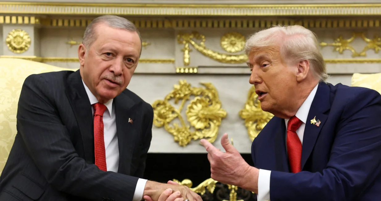 U.S. President Donald Trump and Turkey's President Recep Tayyip Erdogan meet at the White House in Washington, D.C., U.S., September 25, 2025. REUTERS/Kevin Lamarque/Kevin Lamarque