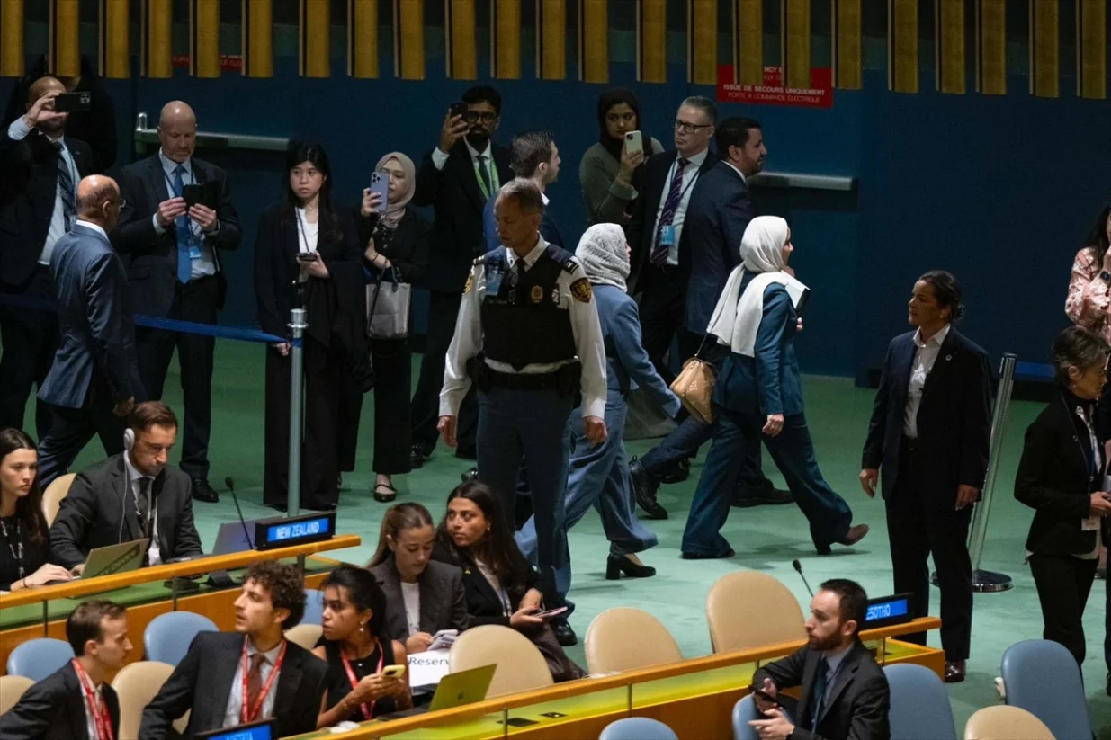 Većina državnih delegacija napustila je sjednicu Generalne skupštine Ujedinjenih nacija (GSUN) u petak, neposredno prije nego što je izraelski premijer Benjamin Netanyahu počeo obraćanje tom tijelu/Mostafa Bassim