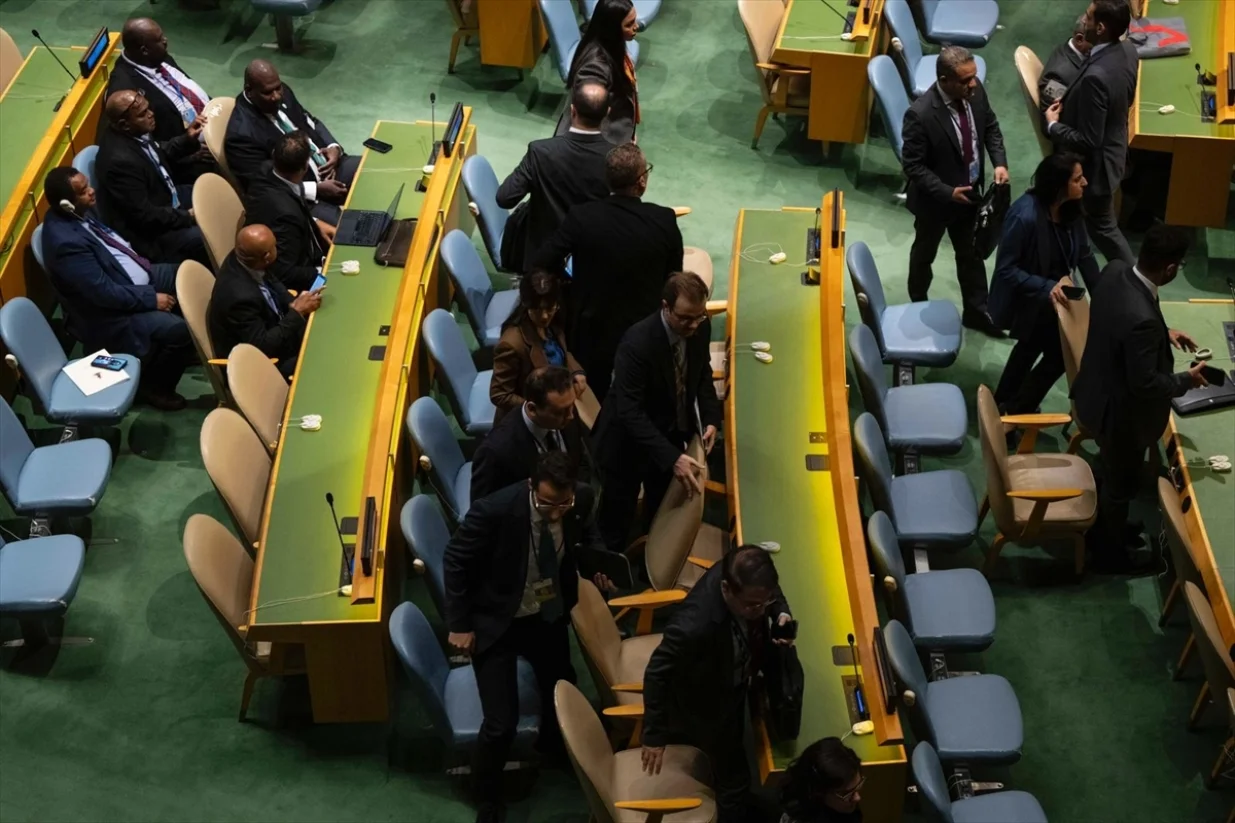 Većina državnih delegacija napustila je sjednicu Generalne skupštine Ujedinjenih nacija (GSUN) u petak, neposredno prije nego što je izraelski premijer Benjamin Netanyahu počeo obraćanje tom tijelu/Mostafa Bassim