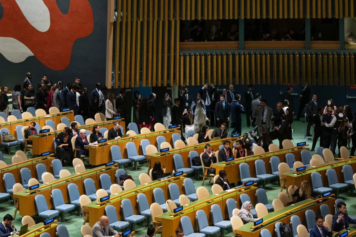 Većina državnih delegacija napustila je sjednicu Generalne skupštine Ujedinjenih nacija (GSUN) u petak, neposredno prije nego što je izraelski premijer Benjamin Netanyahu počeo obraćanje tom tijelu/Mostafa Bassim