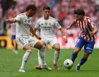 Soccer Football - LaLiga - Atletico Madrid v Real Madrid - Riyadh Air Metropolitano, Madrid, Spain - September 27, 2025 Atletico Madrid's Julian Alvarez in action with Real Madrid's Raul Asencio REUTERS/Violeta Santos Moura/Foto: Violeta Santos Moura