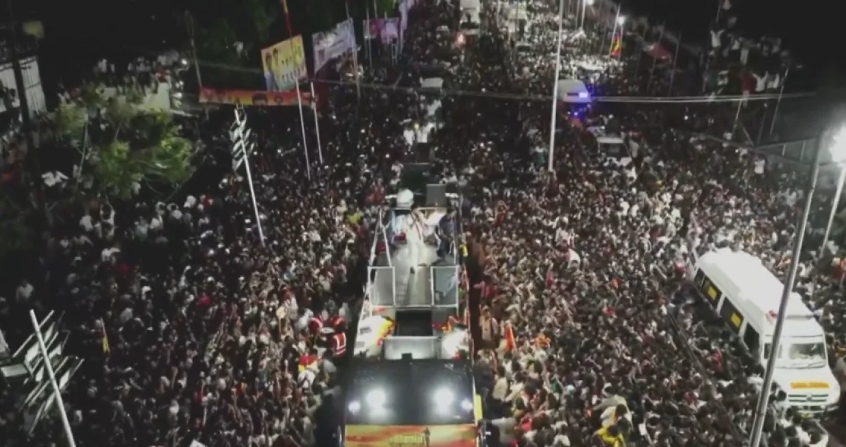 Skup u Indiji, stampedo, 29 mrtvih/Prtsc