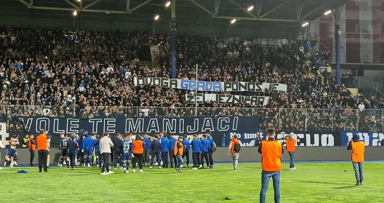 Slavlje igrača i navijača Željezničara/Foto: 