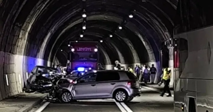 Teška saobraćajna nesreća, tunel Salakovac/