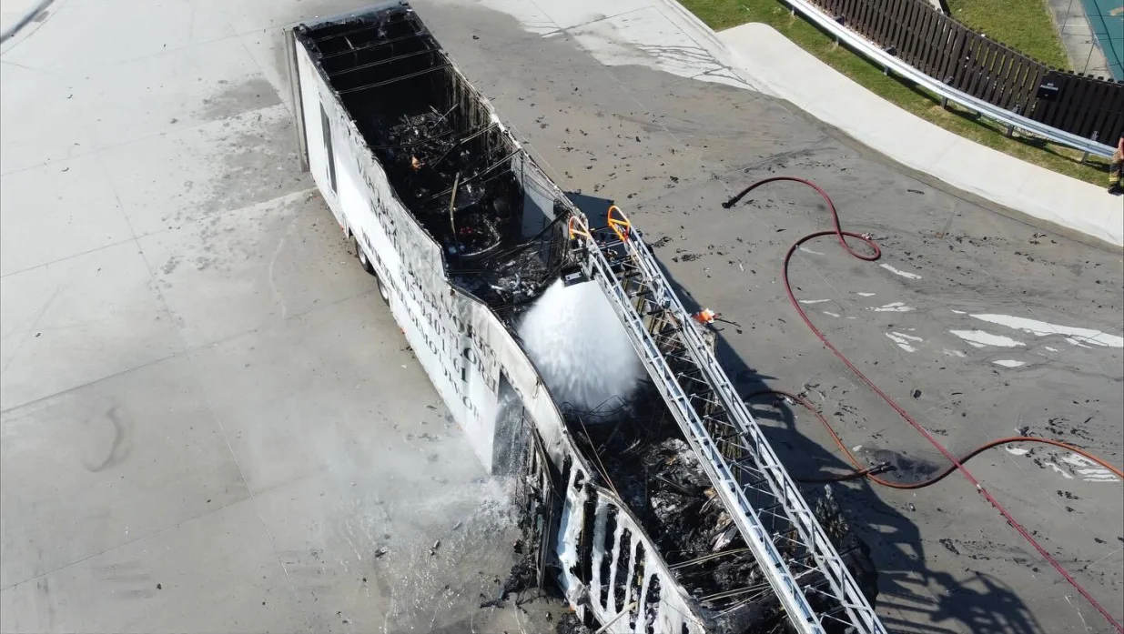 Izgorilo je pet automobila/Facebook/