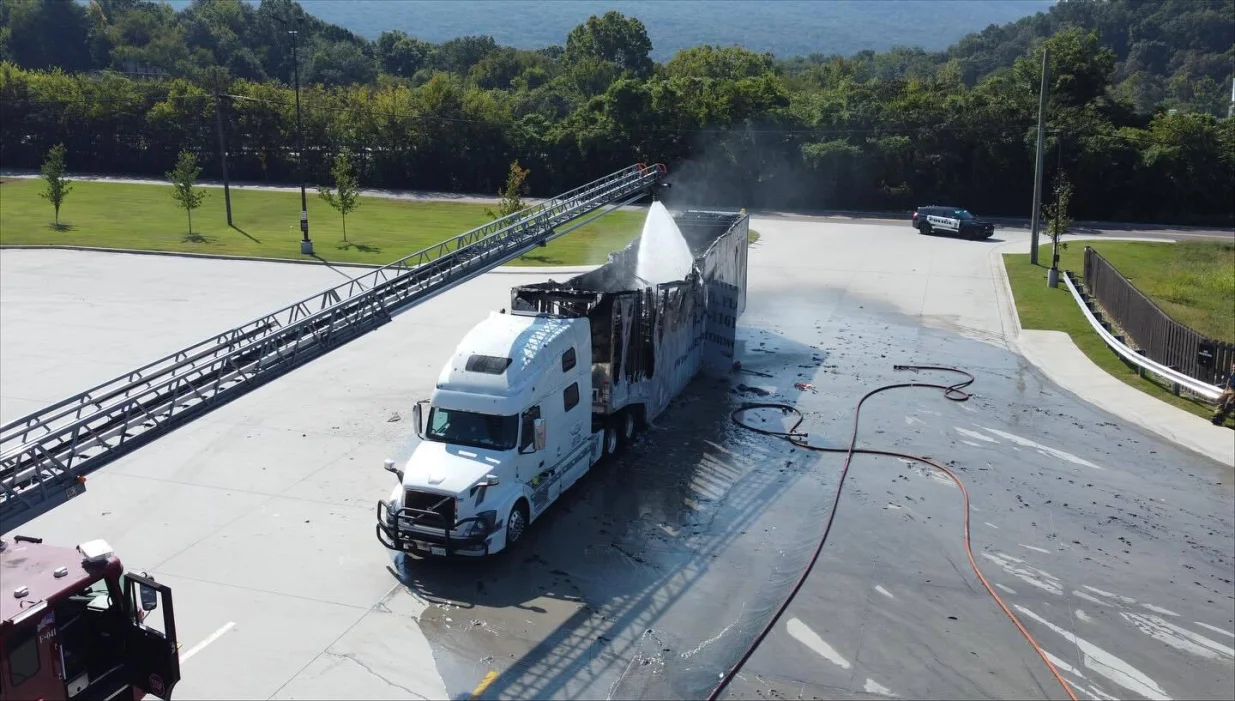 Izgorilo je pet vozila/Facebook/