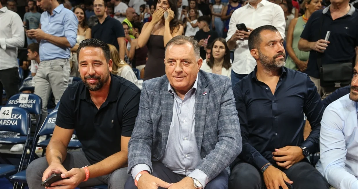 Vuk Radivojević, Milorad i Igor Dodik na utakmici između ko&scaron;arka&scaron;kih reprezentacija Srbije i Slovenije u Beogradskoj areni/Foto: Filip Stevanović