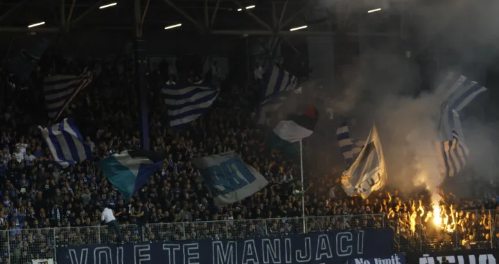 Manijaci na derbiju/Foto: 