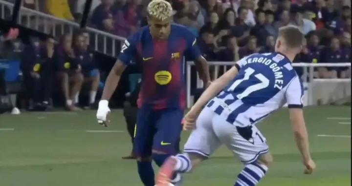 Yamal probacio Gomezu loptu kroz noge (FOTO: Screenshot/X)/Foto: 