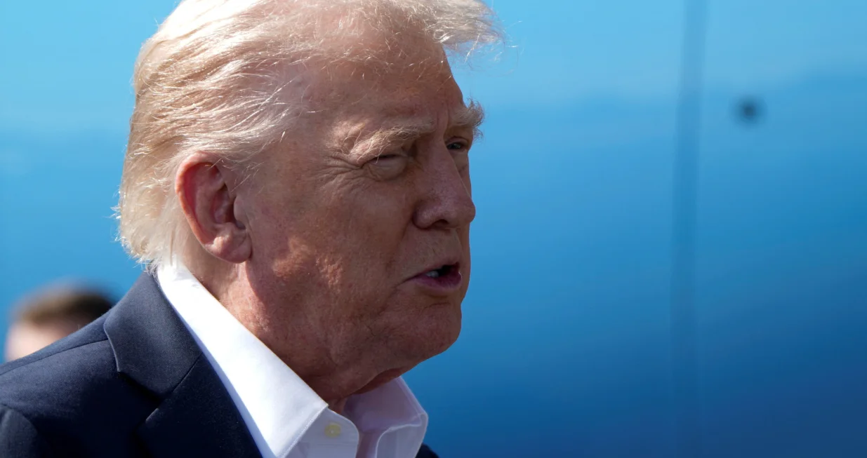 U.S. President Donald Trump speaks to the media as he arrives at Republic Airport in Farmingdale, New York, U.S., September 26, 2025. REUTERS/Elizabeth Frantz/Elizabeth Frantz