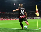 Soccer Football - Serie A - AC Milan v Napoli - San Siro, Milan, Italy - September 28, 2025 AC Milan's Luka Modric in action as he takes a corner kick REUTERS/Daniele Mascolo/Foto: Daniele Mascolo