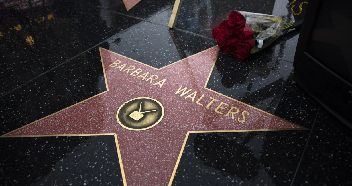 epa10384388 Flowers lay next to the star for Barbara Walters on the Hollywood Walk of Fame in Los Angeles, California, USA, 31 December 2022. The star was dedicated in 2007 for the television pioneer who died at her home in New York City on 30 December 2022 at the age of 93. EPA/DAVID SWANSON/David Swanson