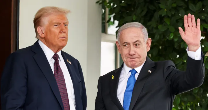 U.S. President Donald Trump meets Israeli Prime Minister Benjamin Netanyahu at the White House in Washington, D.C., U.S., September 29, 2025. REUTERS/Kevin Lamarque/Kevin Lamarque