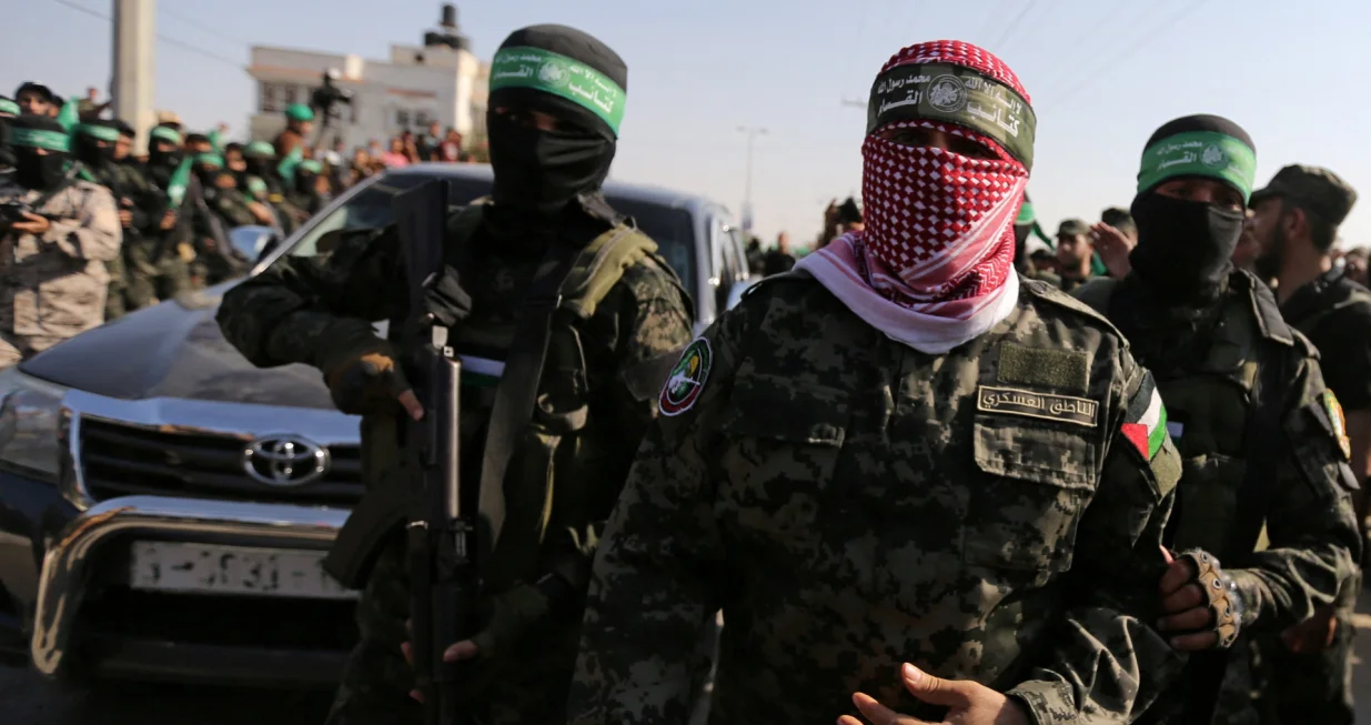 FILE PHOTO: Abu Ubaida, the spokesman of the Izz el-Deen al-Qassam Brigades, walks during an anti-Israel military show by Hamas militants in the southern Gaza Strip November 11, 2019. REUTERS/Ibraheem Abu Mustafa/File Photo/Ibraheem Abu Mustafa