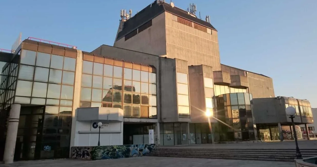 dom mladih, split, hrvatska/Screenshot