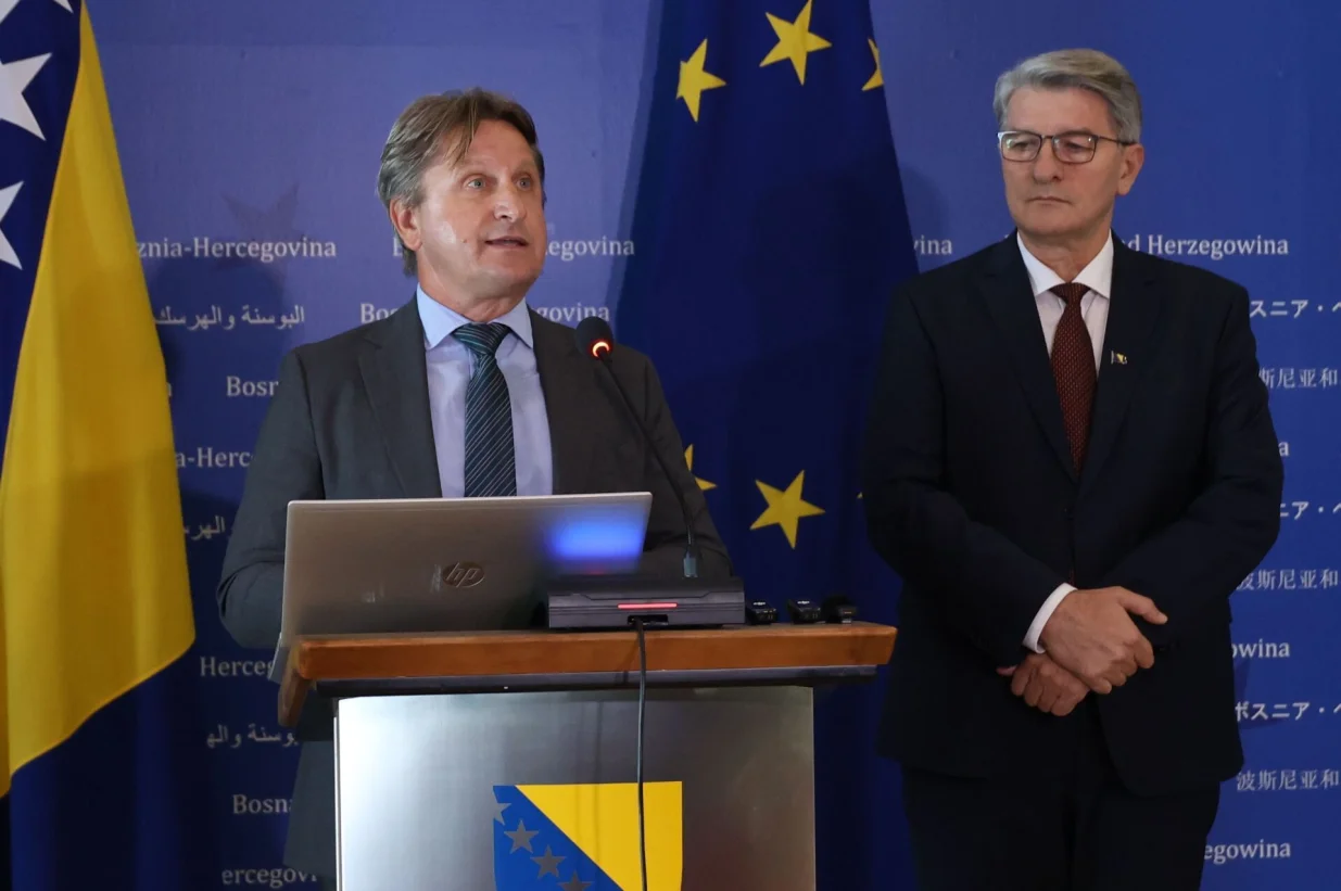 Jasmin Emrić i Šemsudin Mehmedović, konferencija za novinare, 30. septembar 2025./Fena