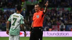 Fudbaleri španskog Real Betisa i engleskog Chelseaja igraju finale UEFA Konferencijske lige na Wroclaw stadionu u Poljskoj. Glavni sudija na terenu je bh. arbitar Irfan Peljto/Foto: Jakub Porzycki