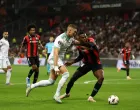 Soccer Football - UEFA Europa League - OGC Nice v AS Roma - Allianz Riviera, Nice, France - September 24, 2025 AS Roma's Artem Dovbyk in action with OGC Nice's Juma Bah REUTERS/Manon Cruz/Foto: Manon Cruz