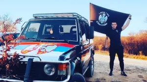 Drago Tendžerić sa zastavom Ravnogorskog četničkog pokreta Facebook/Facebook