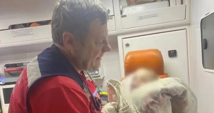 Ljekari spasili bebu/Ukrajinska policija//