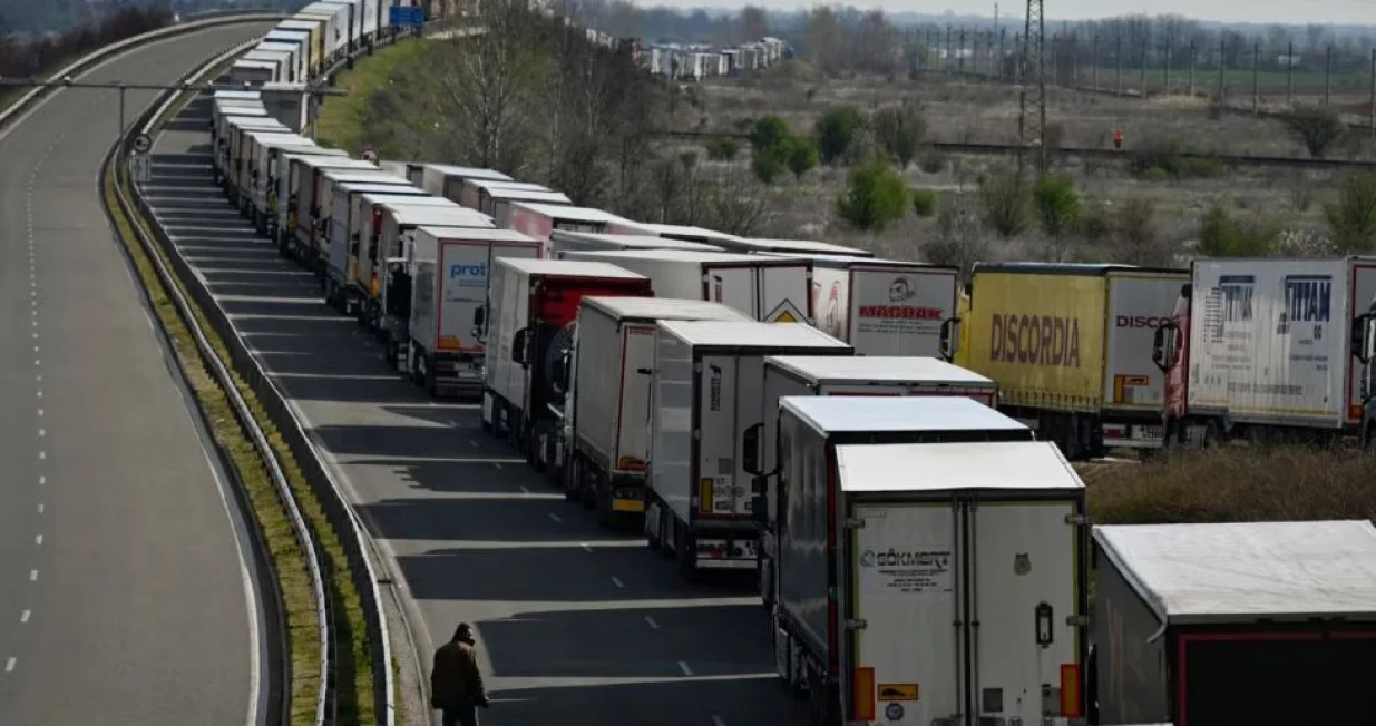 kamioni kolona schengen.JPG/Sanja ДђukiД‡