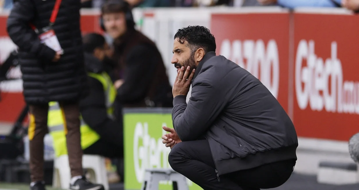 Soccer Football - Premier League - Brentford v Manchester United - GTech Community Stadium, London, Britain - September 27, 2025 Manchester United manager Ruben Amorim looks on Action Images via Reuters/Andrew Couldridge EDITORIAL USE ONLY. NO USE WITH UNAUTHORIZED AUDIO, VIDEO, DATA, FIXTURE LISTS, CLUB/LEAGUE LOGOS OR 'LIVE' SERVICES. ONLINE IN-MATCH USE LIMITED TO 120 IMAGES, NO VIDEO EMULATION. NO USE IN BETTING, GAMES OR SINGLE CLUB/LEAGUE/PLAYER PUBLICATIONS. PLEASE CONTACT YOUR ACCOUNT REPRESENTATIVE FOR FURTHER DETAILS../Foto: Andrew Couldridge