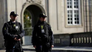 Police officers stand in front of Christiansborg Palace ahead of the informal meeting of European Union leaders in Copenhagen, Denmark, September 30, 2025. REUTERS/Leonhard Foeger/Leonhard Foeger