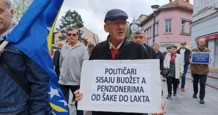protest penzionera u tuzli/Tuzlanski.ba
