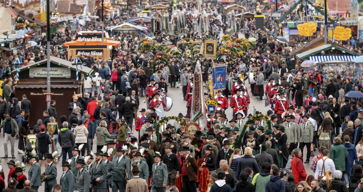 epa10191415 People in traditional clothing participate in the costume parade during the 187th edition of the traditional Oktoberfest beer and amusement festival in the German Bavaria state's capital of Munich, Germany, 18 September 2022. The Oktoberfest 2022 runs from 17 September to 03 October 2022 and several millions of visitors are expected from all over the world. The event resumes after being canceled for two years in a row due to the coronavirus disease (COVID-19) pandemic. EPA/CHRISTIAN BRUNA/Christian Bruna