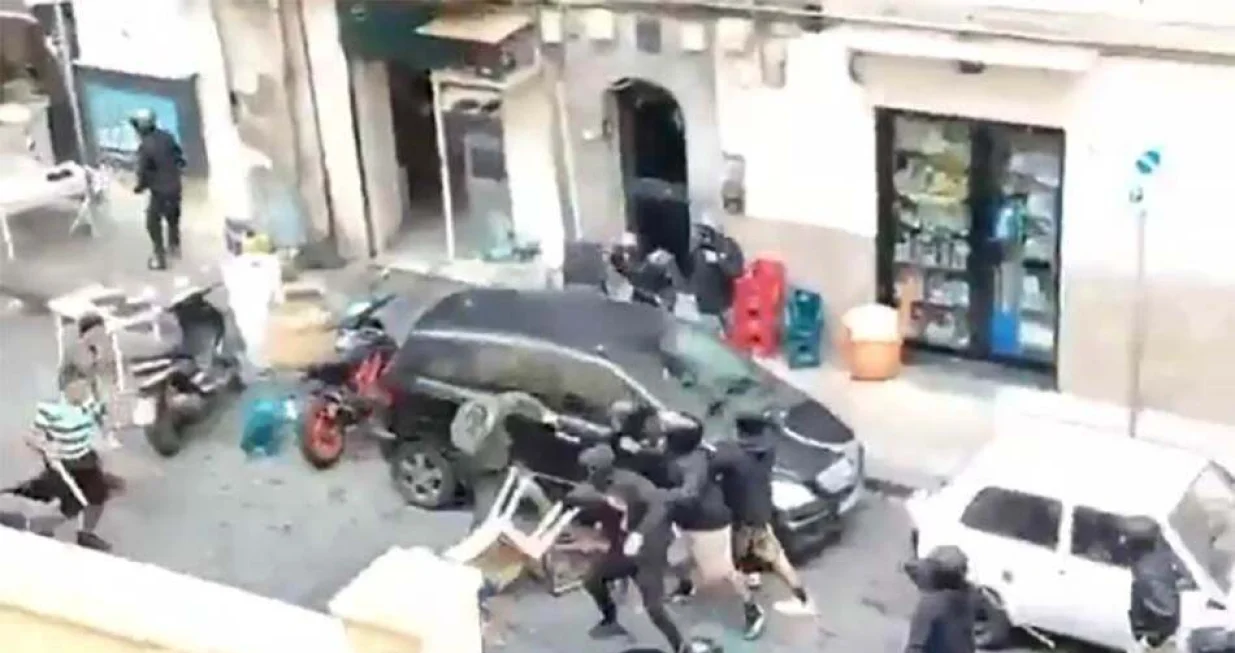 Navijači Napolija se sukobili sa fanovima Sportinga (FOTO: ScreenshotX)/Foto: 