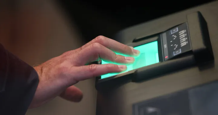 A man scans his fingerprints during a demonstration of the European Union's Entry/Exit System (EES) at the Eurotunnel terminal in Folkestone, Britain, September 23, 2025. REUTERS/Jack Taylor/Jack Taylor