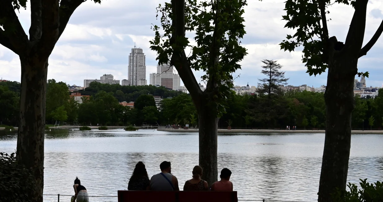 epa08471691 People enjoy a warm evening by the lake of Casa de Campo Park, in Madrid, Spain, 07 June 2020, a day before Madrid changes to phase 2 of the government's plan to gradually ease the lockdown measures implemented in a bid to slow down the spread of the pandemic COVID-19 disease caused by the SARS-CoV-2 coronavirus. Barcelona and parts of the region of Castilla-Leon will also advance to the same phase as the rest of the country will be on phases 3 or 4. EPA/Victor Lerena/Victor Lerena