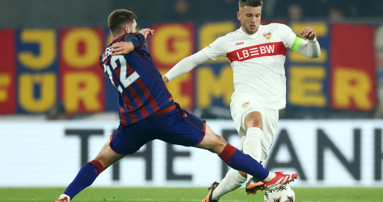 Ermedin Demirović na meču sa Baselom/Foto: 