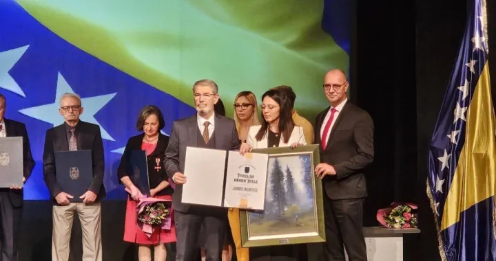 Jasminu Imamoviču uručena Povelja Grada Tuzle//