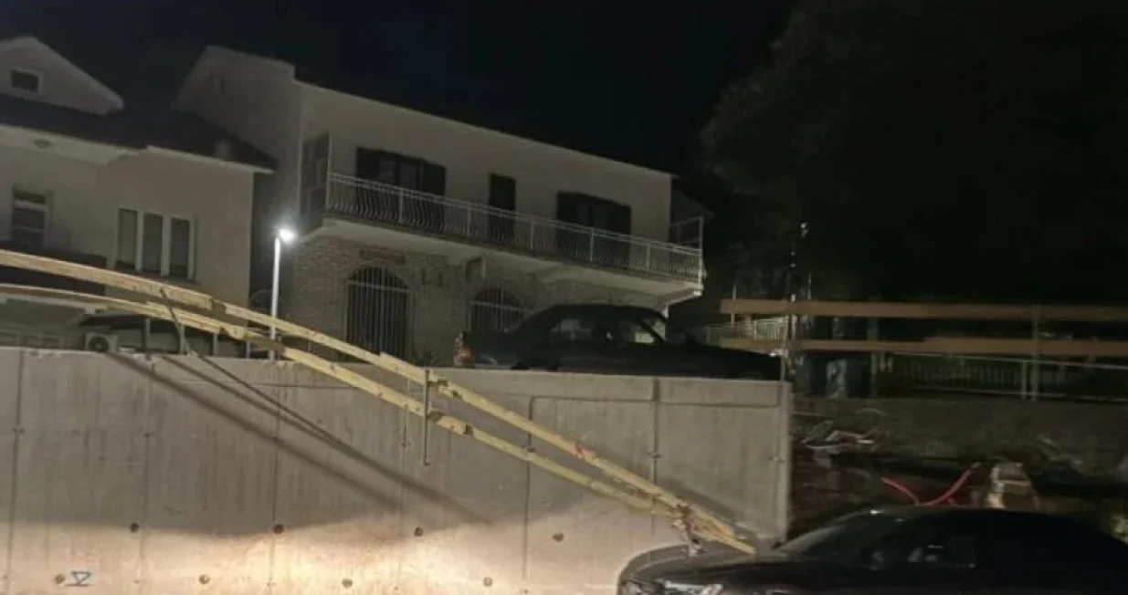 Ograda pala na automobil/Vrisak.info