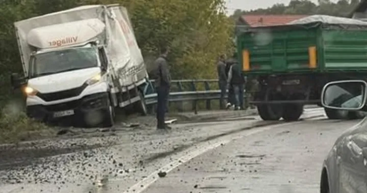 U nesreći učestvovala dva kamiona/Teretnjaci.ba//