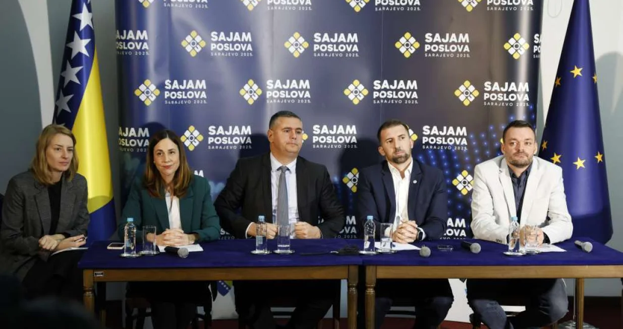 Sajam gledaj sebi posla press /Fena/